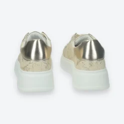 Sneakers con dettaglio in gioiello.Tacco alto 4 cm