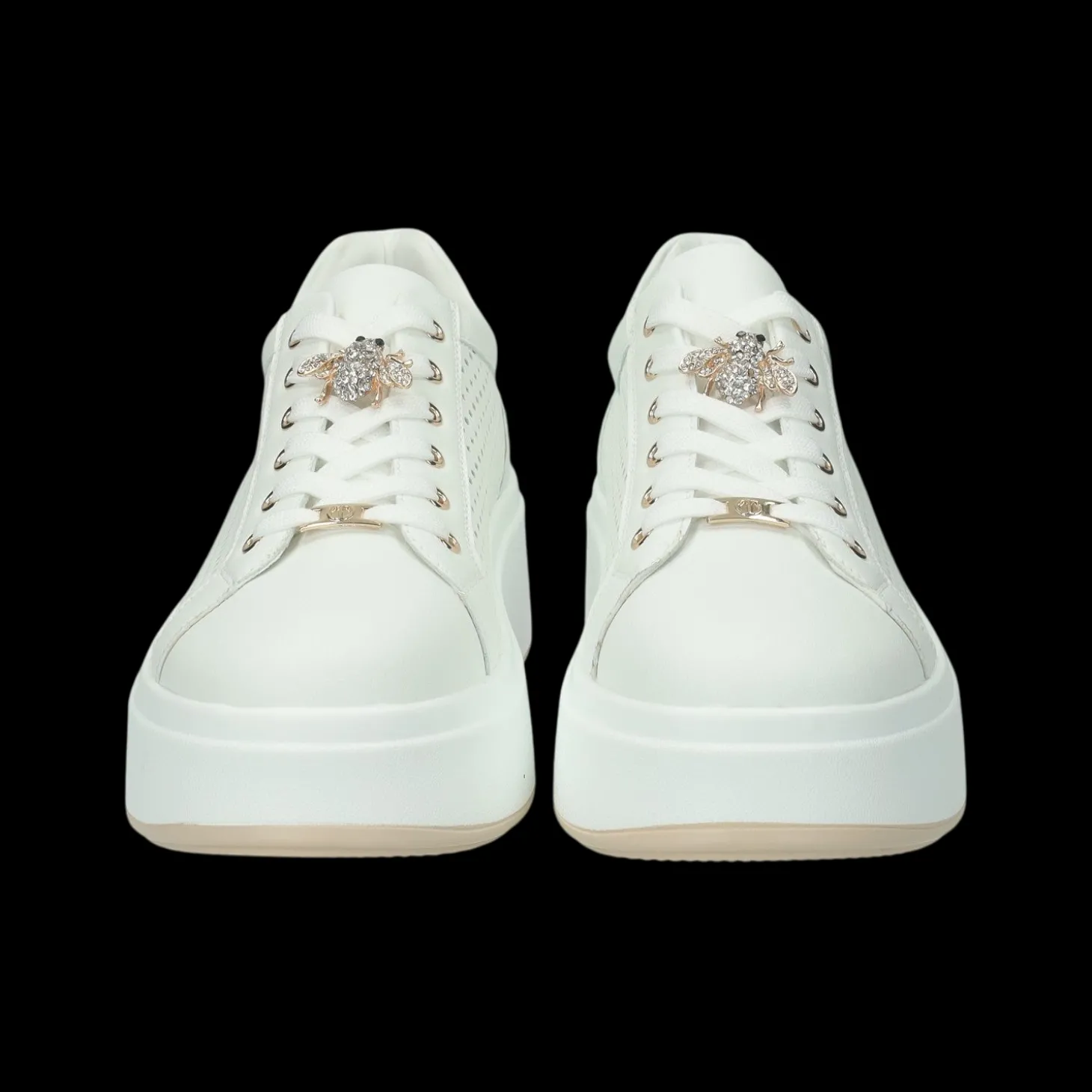 Sneakers con dettaglio.Tacco alto 4 cm