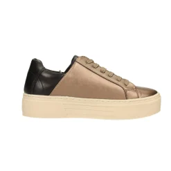 Sneakers con effetto brillantinato