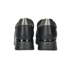 Sneakers con mini zeppa.Tacco alto 4 cm