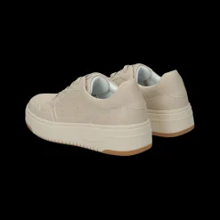 Sneakers con tomaia traforata.Tacco alto 3 cm