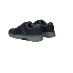 Sneakers in memory active.