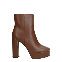 Stivaletti con punta squadrata e plateau. Tacco alto 12cm