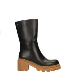 Stivaletti con suola in gomma a contrasto. Tacco alto 5.5cm