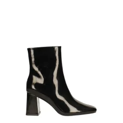 Stivaletti in vernice con punta squadrata. Tacco alto 7cm