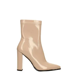 Stivaletti in vernice con profilo metallico in punta. Tacco alto 10.5cm