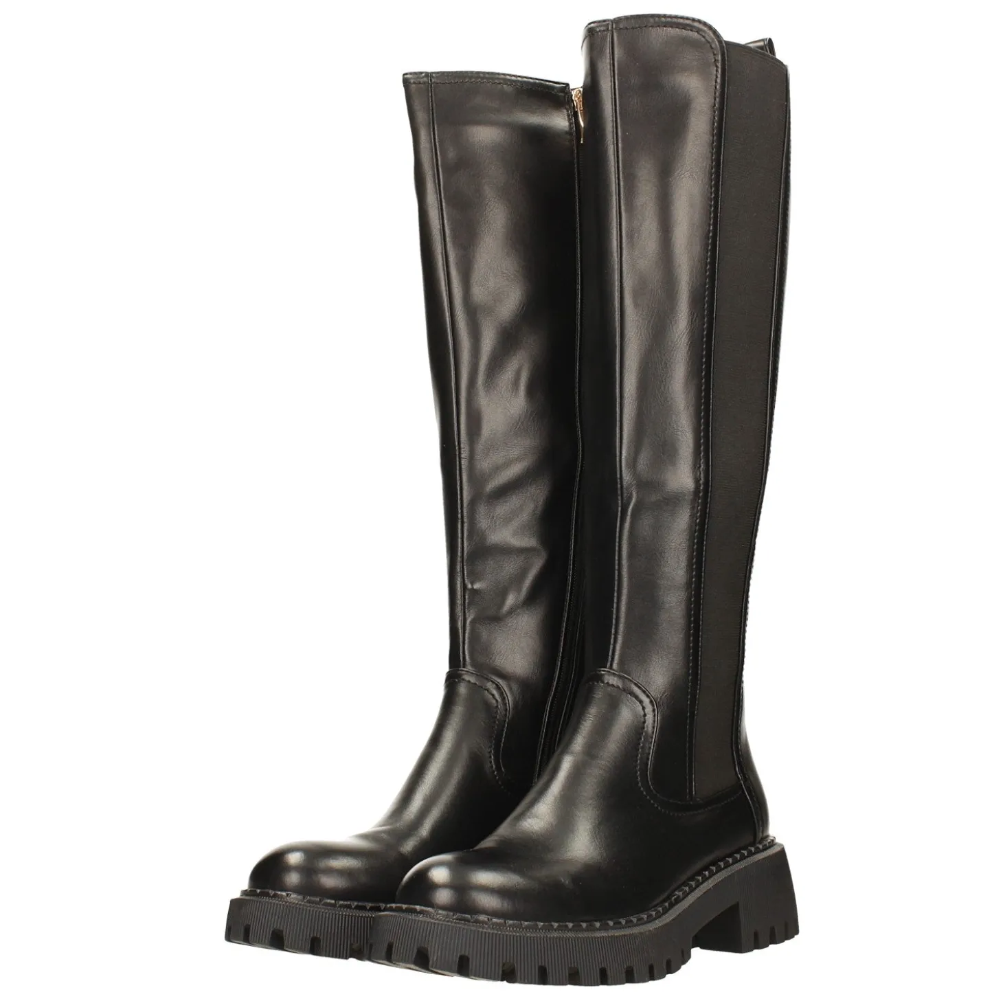 Stivali con suola carrarmato. Tacco alto 4.5cm