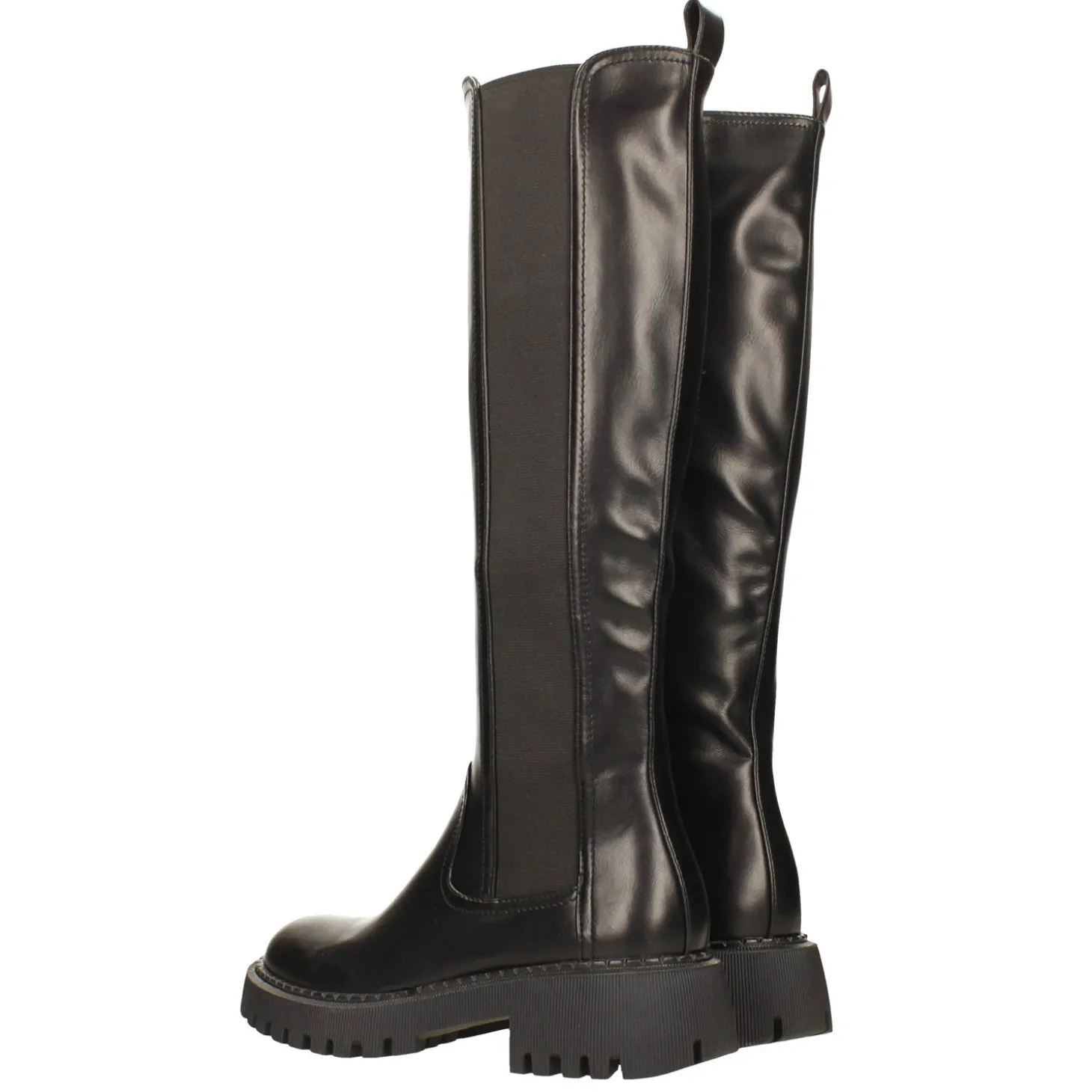 Stivali con suola carrarmato. Tacco alto 4.5cm