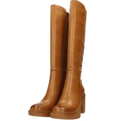 Stivali cuoio platform con punta squadrata. Tacco largo alto 8cm