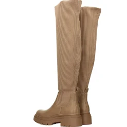 Stivali marroni con tomaia in tessuto elasticizzato. Tacco alto 5cm