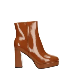 Tronchetti in vernice con punta squadrata. Tacco alto 10cm