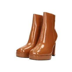 Tronchetti in vernice con punta squadrata. Tacco alto 10cm